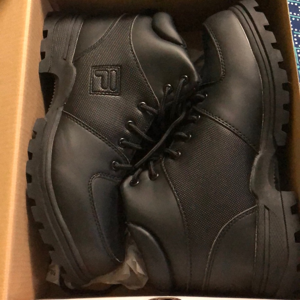 Snow boots